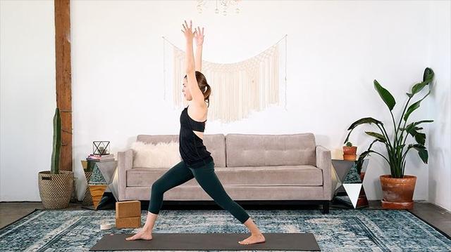 基础瑜伽拜日式可以省略不练吗,瑜伽拜日口诀细节慢动作