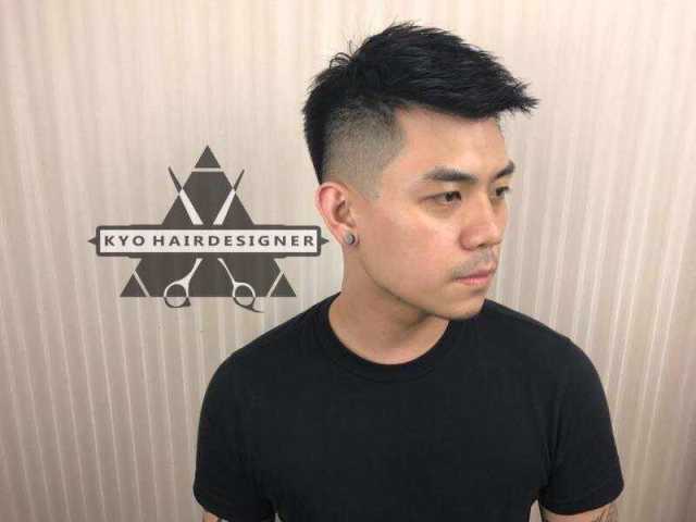 头发两侧炸毛怎么解决,男生头发两侧炸毛一招完美解决