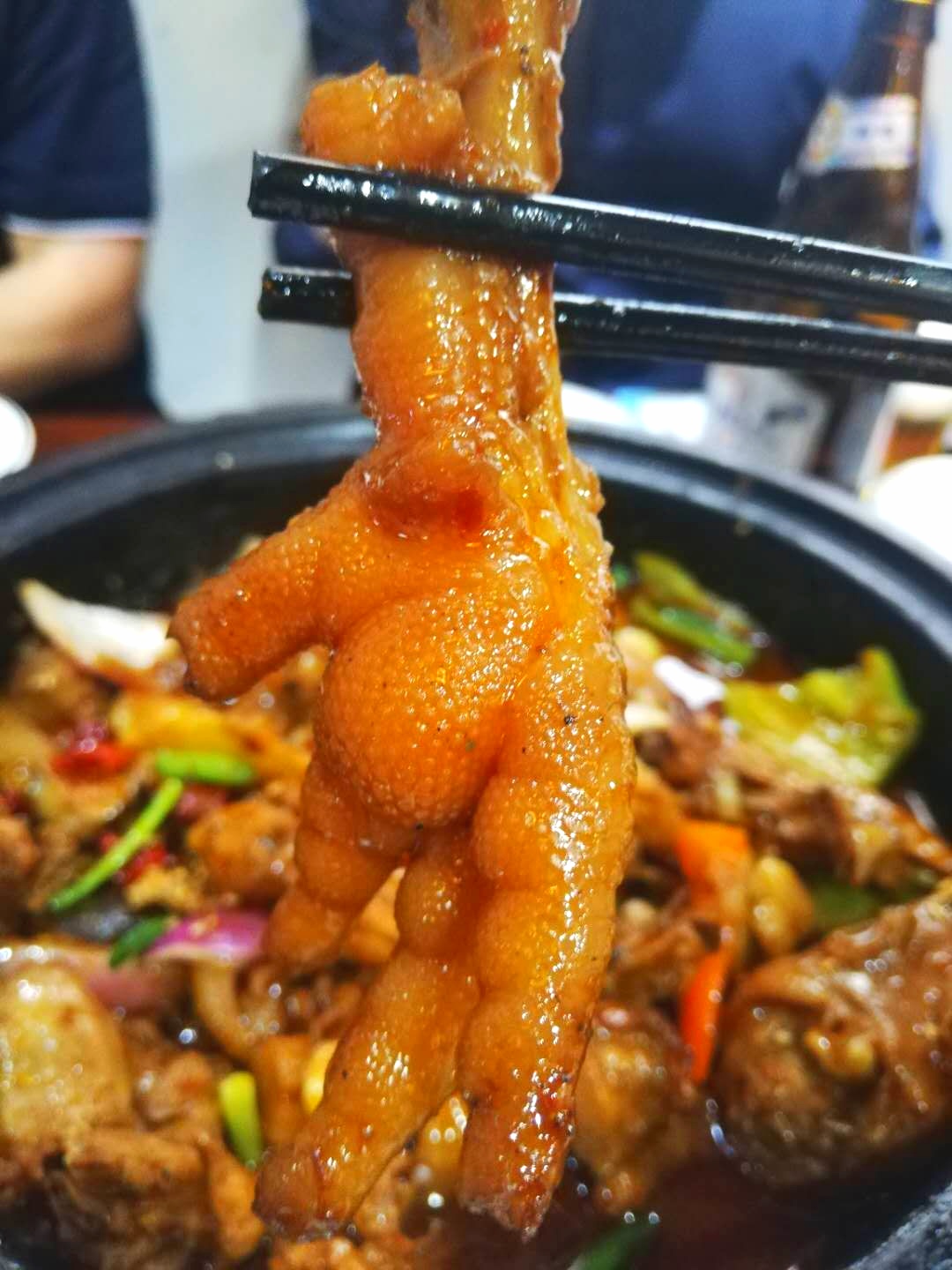 郑州十里铺街，来自于济源的知名炒鸡光光酱，味道果然可带劲儿啊