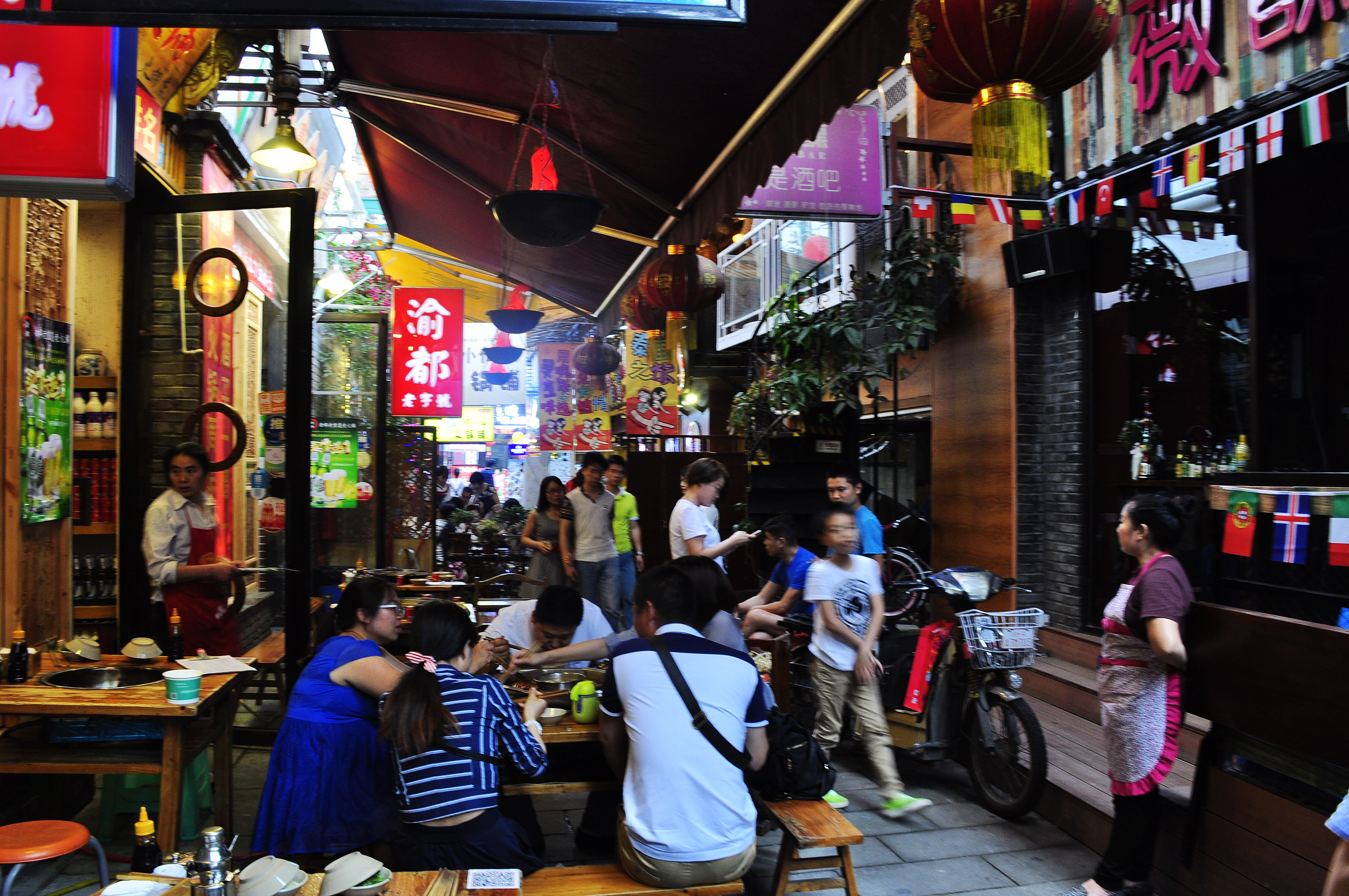 冷淡杯淡而不薄的欢乐夜宴