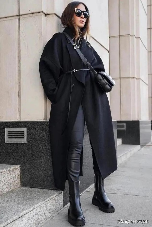 双面羊绒大衣搭配什么裤子好中款,羊绒大衣怎么搭配裤子和打底好看