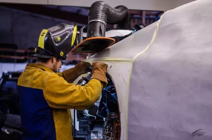 自从坐上了小姐姐的GT-R之后，天天都能体验速度与激情的快感