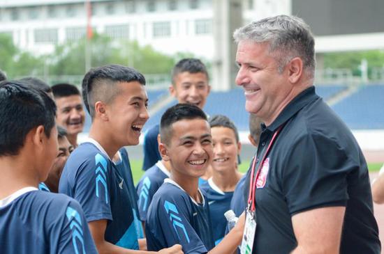 中国足球模范一览表,中国足球的骄傲和榜样