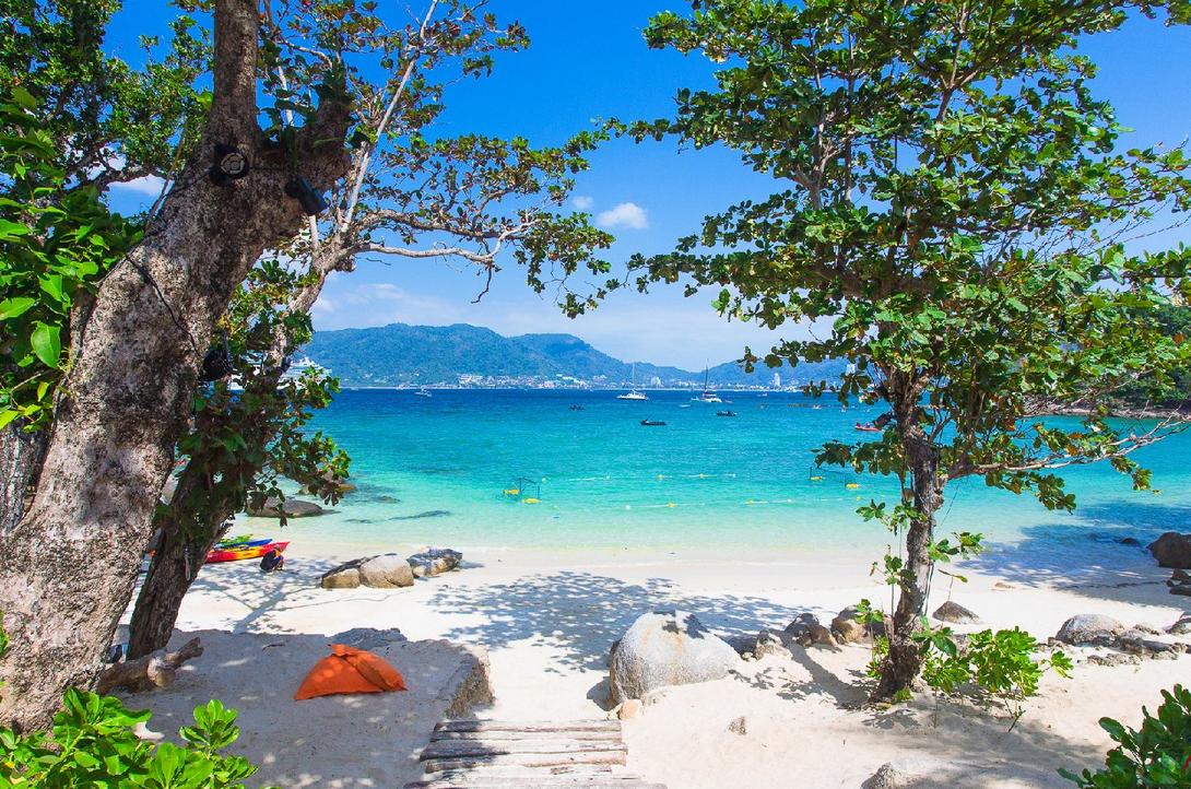 第一次出国去泰国还是印尼,第一次出国去泰国旅游怎么样