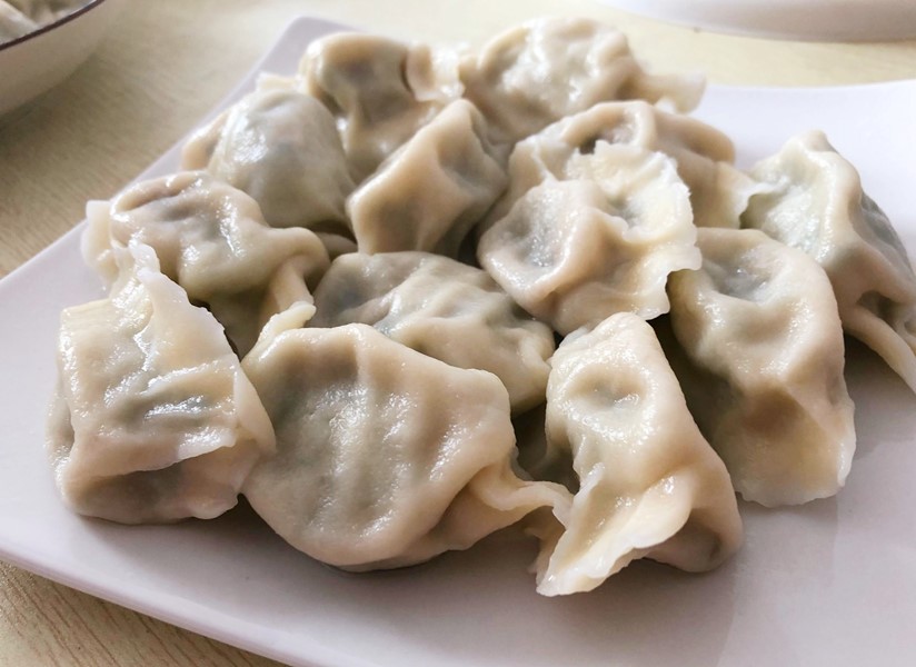 煮饺子加盖和不加盖,煮饺子的正确方法中间要添凉水吗