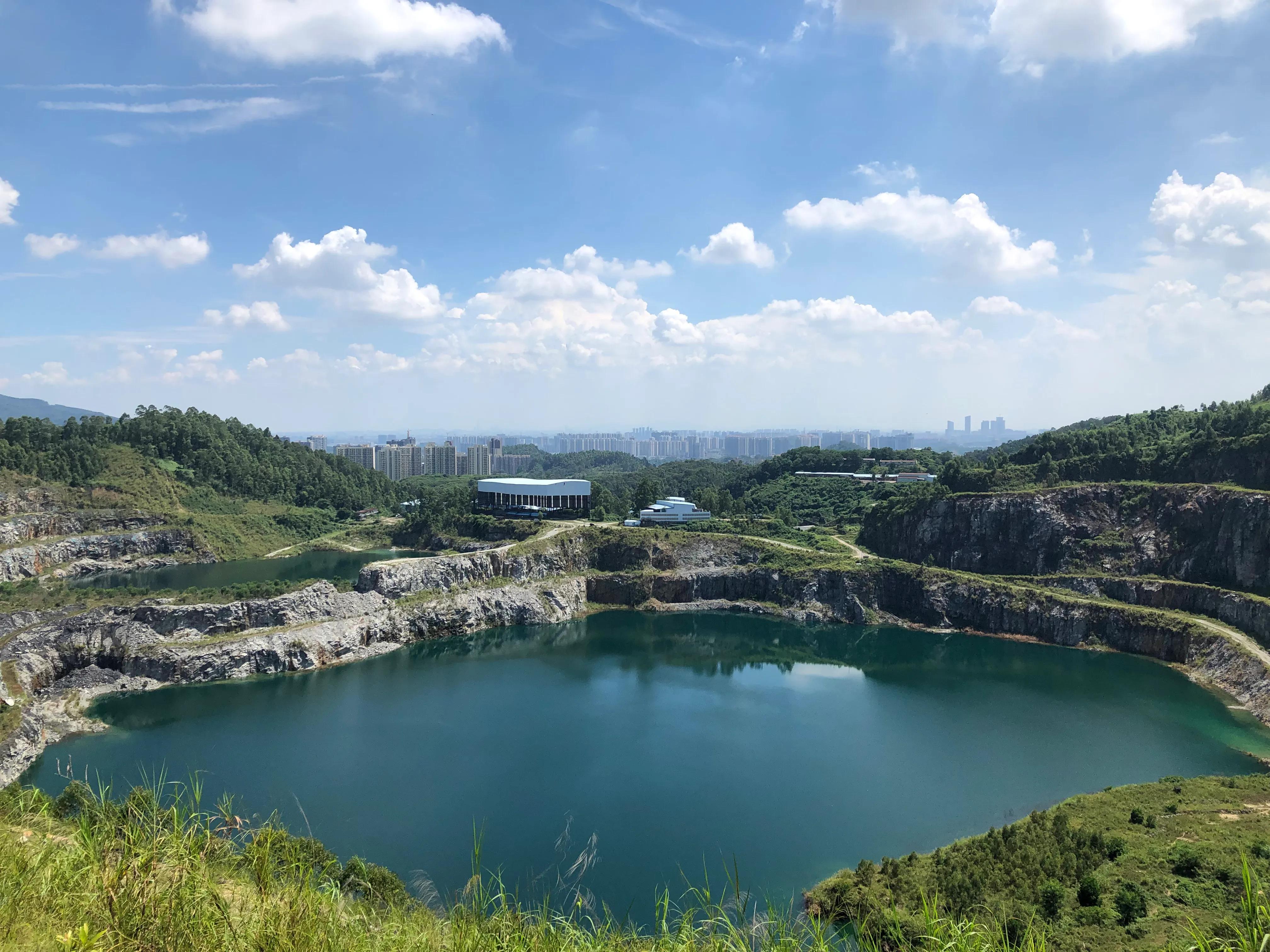 黄埔石牙顶天坑攻略,广州黄埔石牙顶天坑景色