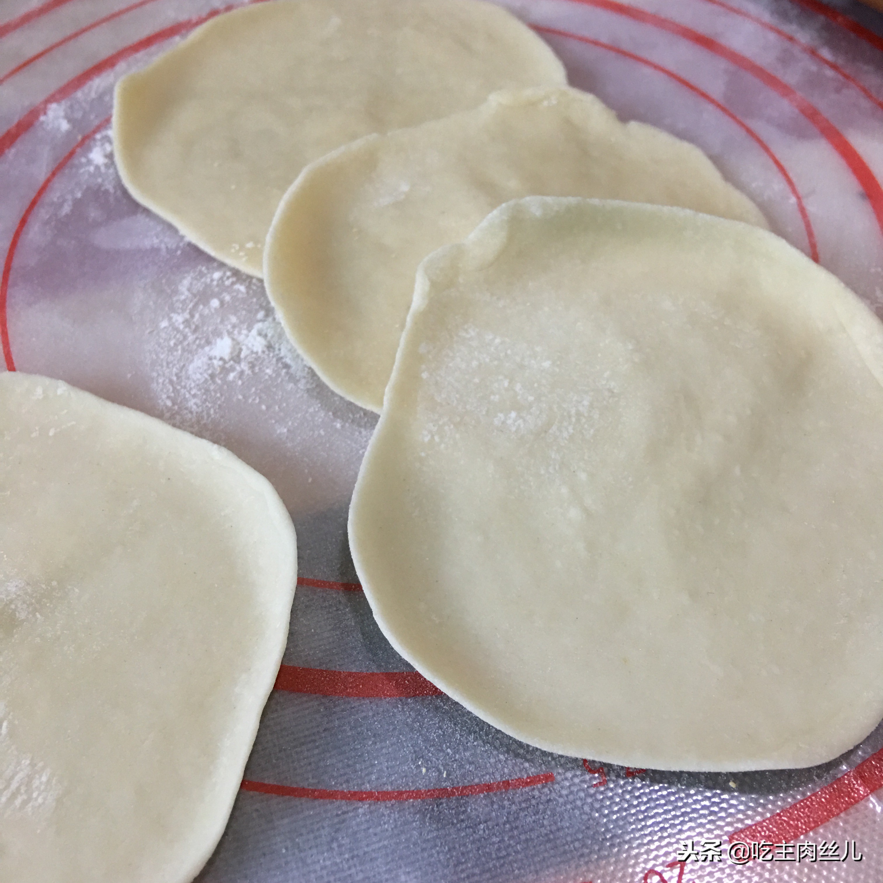 饺子皮不硬的秘诀,饺子皮不粘的小窍门