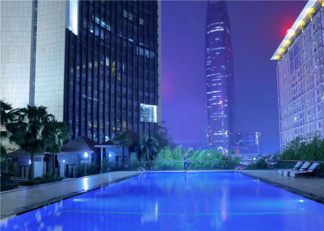 东莞|康帝国际酒店仅1199高级客房+自助早晚餐+饮品券2张+小公仔