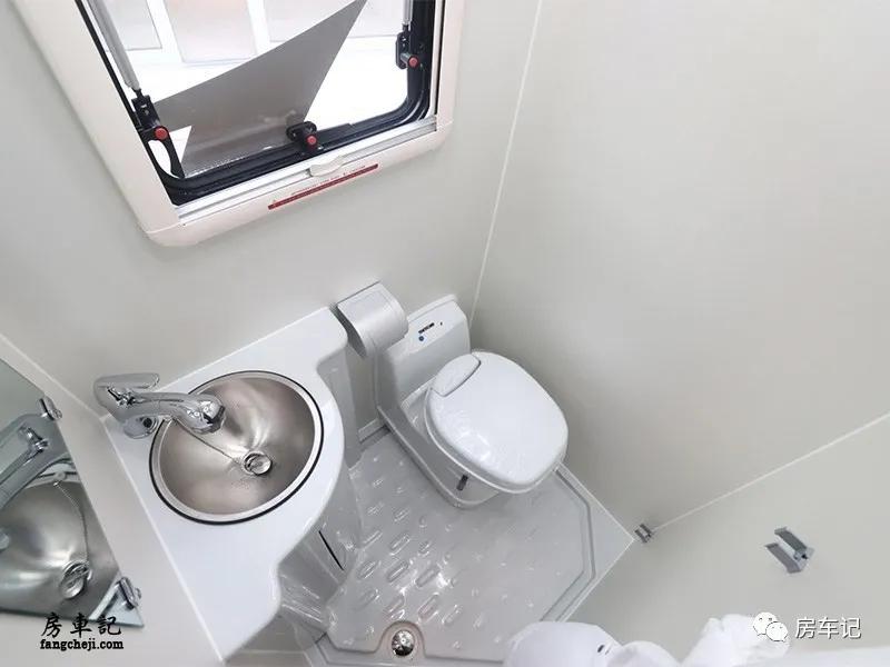 隆翠凯歌双拓展房车,隆翠房车凯歌c620中国红