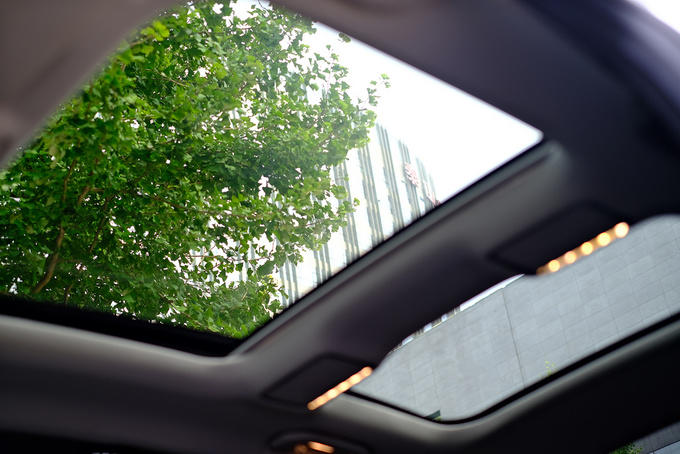 奔驰c级180落地多少钱,豪华奔驰180