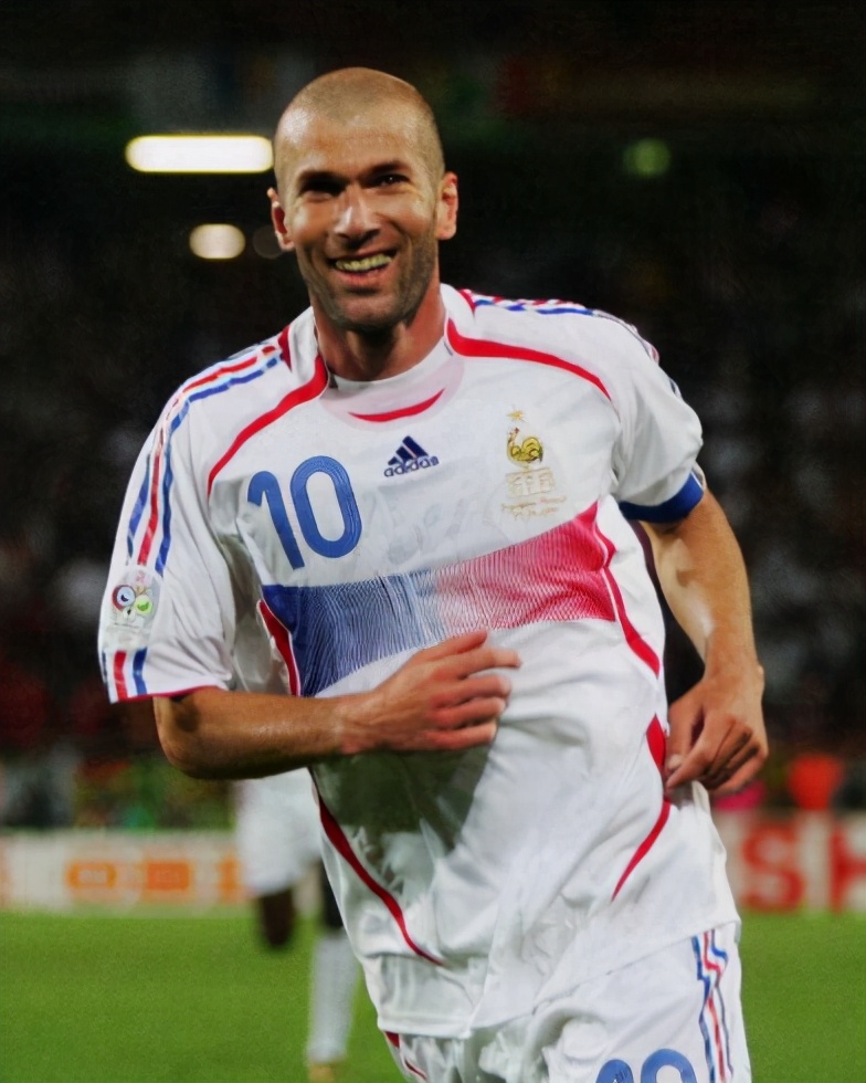 法国足球姆巴佩一战成名,法国足球姆巴佩最惨的经历