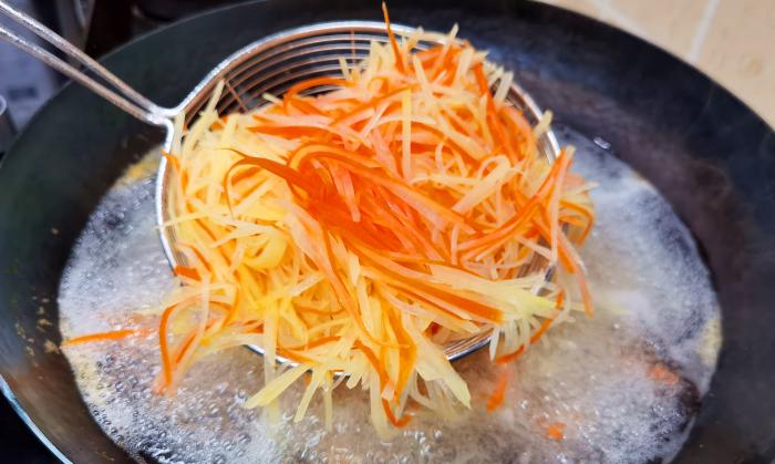 做土豆丝焯水后用洗吗,做土豆丝要用什么醋