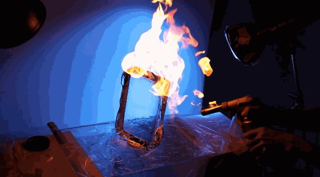 在这个冷漠的世界温暖的活着,在冷漠荒芜的世界拾出温暖