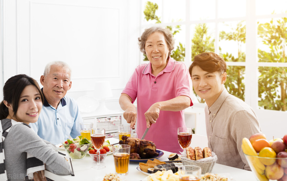 白胡椒与黑胡椒的区别哪个好吃,黑胡椒和白胡椒有什么区别煲汤