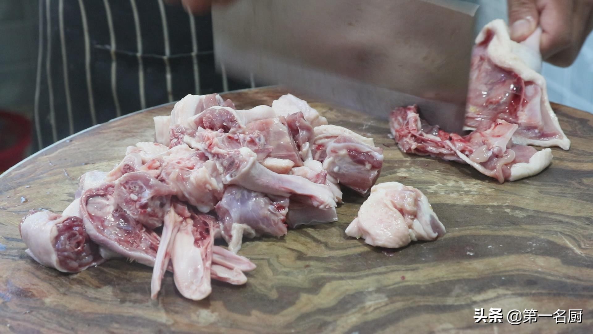 老鸭汤自己在家炖怎么才好吃,广东人夏天老鸭汤怎么炖好喝最好