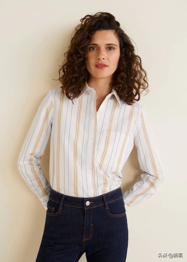 刘雯露腰全身照,刘雯晒出一组美照着绿色露腰上衣