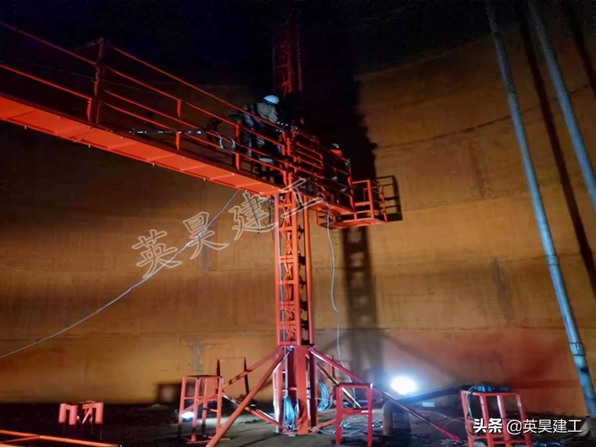 油罐内壁旋转升降平台的工作原理是什么？