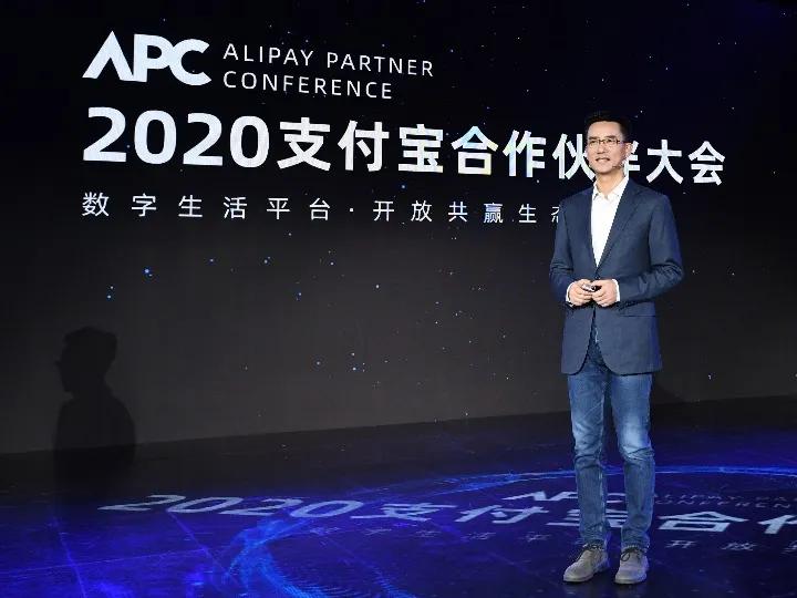 支付宝变蓝、张朝阳自省：危机不可怕，没有危机意识才可怕