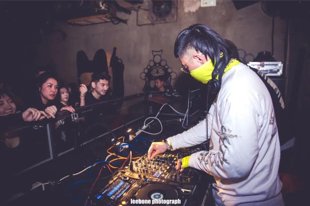 副业赚钱排行榜女生最新,女生适合做什么副业最赚钱