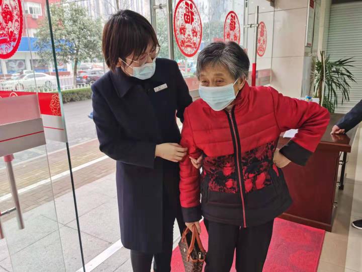 「八大优势看工行」服务无小事细节暖人心——记工行六安人民路支行最美客服经理史晓宇