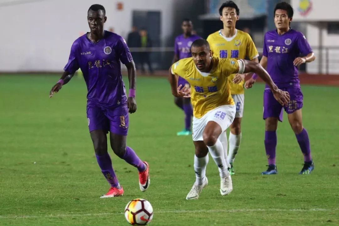 在中国踢满8年，保持队史最高出场纪录！他却说：上海房子太贵了