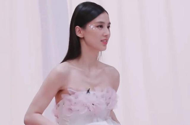 同是老板娘，为什么一个被群嘲，一个演“坏女人”却被赞？