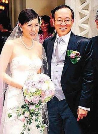 57岁周星驰历经4段感情，罗慧娟对他影响最为深，莫文蔚不计前嫌