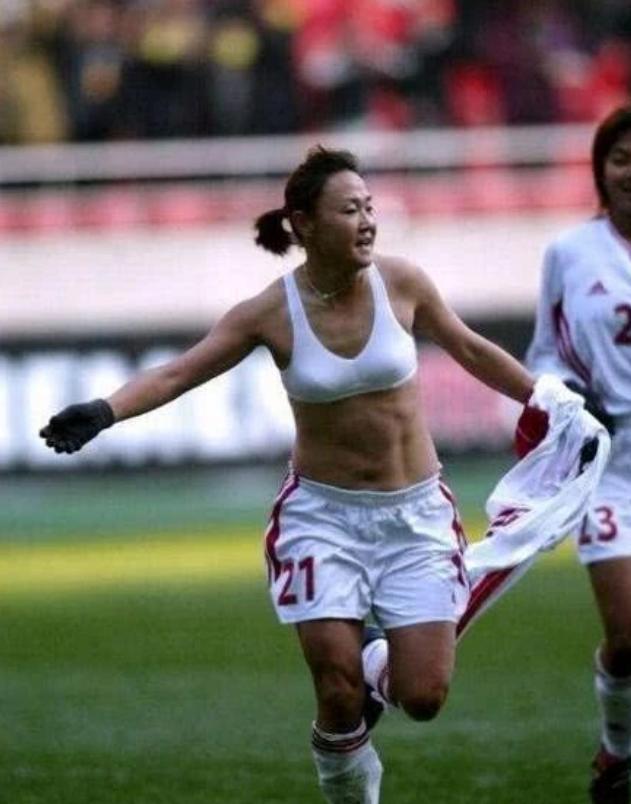 中国女足7号进球回放,中国女足进球脱球衣庆祝的视频