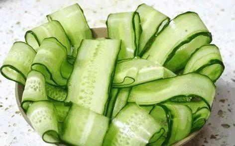 早晨起来脸部浮肿头疼,早晨脸部浮肿什么原因