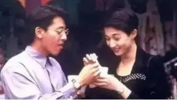 成龙对小龙女事件有回应吗 (小龙女事件对成龙的影响)