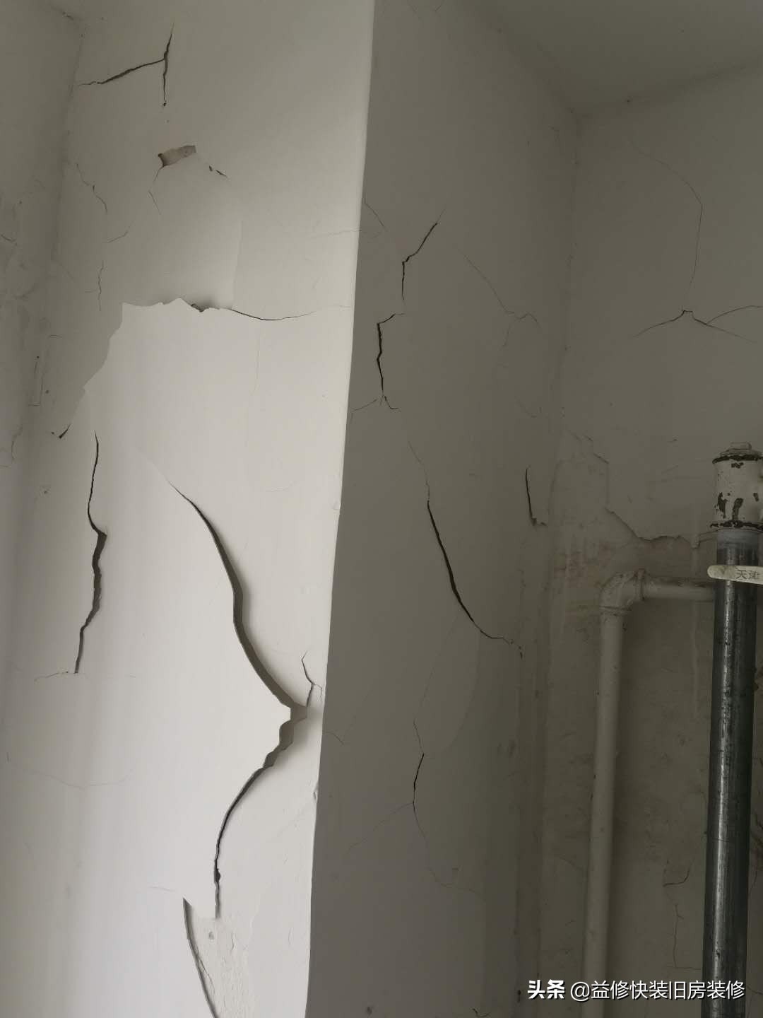 乳胶漆开裂是腻子开裂吗,乳胶漆开裂补了还开裂是什么原因