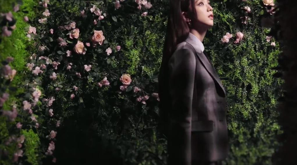 lisa粉墨回归预告,粉墨金智秀lisa