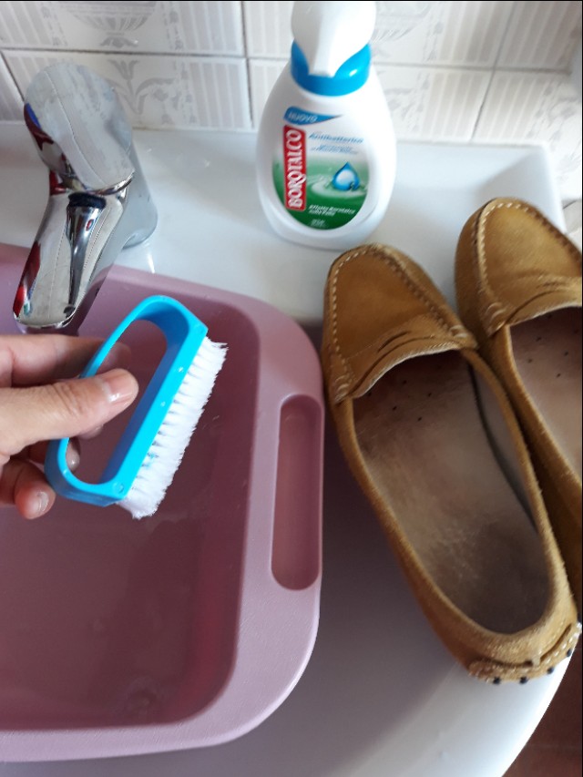 绒面鞋染色了怎么处理,绒面鞋脏了怎样打理视频