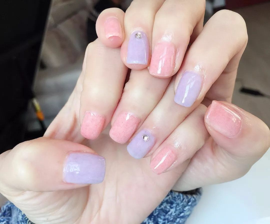 奶油皮纹法式格纹美甲教程,皮草胶美甲款式图案