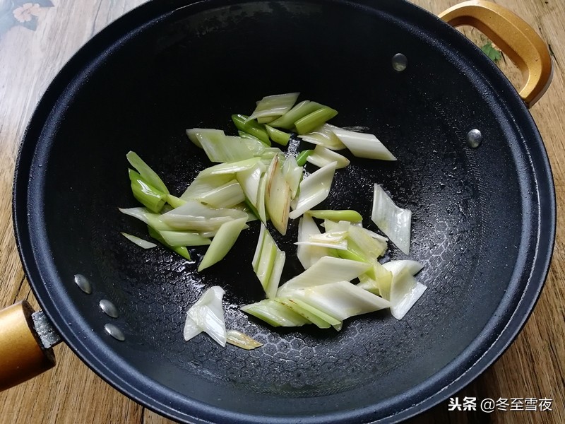 在家做猪腰，教你小窍门，不腥不骚又滑嫩，味道不输餐馆大厨