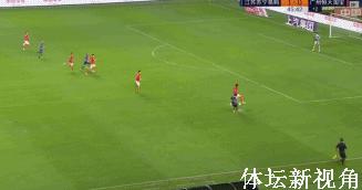 裁判拒绝判点，苏宁大将愤怒指向裁判，连教练都激动怒斥