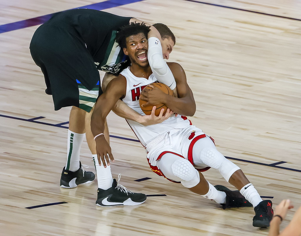 罚球绝杀哥伦比亚,字母哥罚球10秒违例掘金