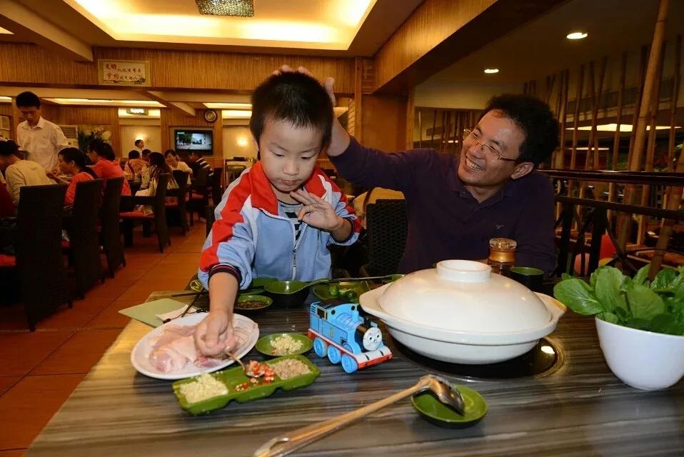 我带着自闭症儿子逃离康复机构，10年后他成了全国冠军