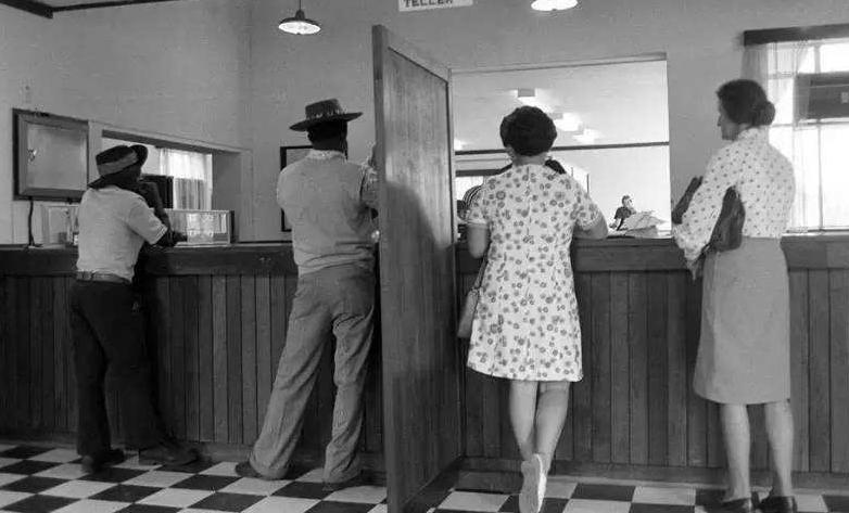 黑人天生自甘堕落？看看被美国白人摧毁的“黑人华尔街”吧