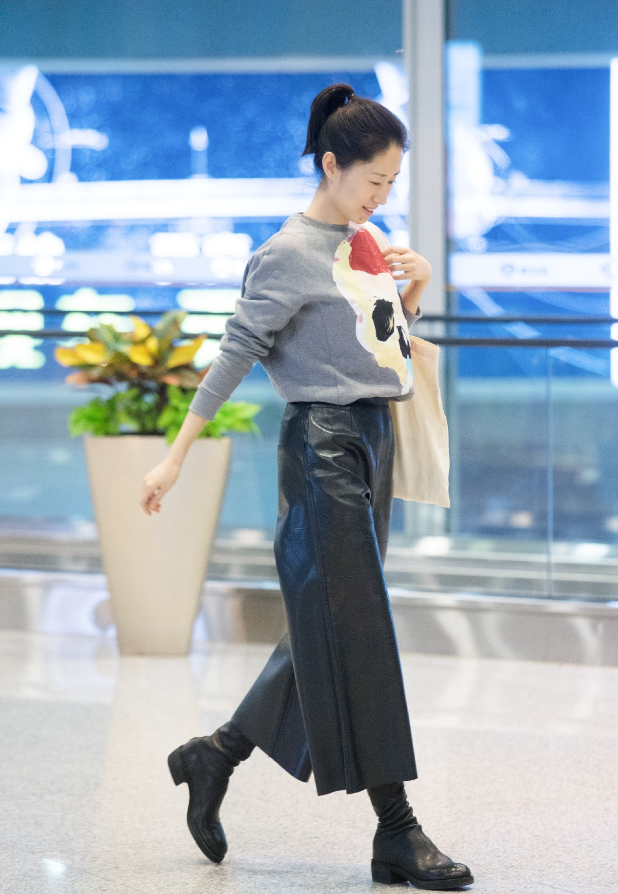 刘敏涛穿丝绒裙照片,刘敏涛穿衣风格