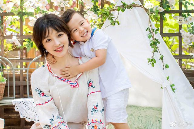 胡蝶央视一级播音员,胡蝶嫁给陆川的时候