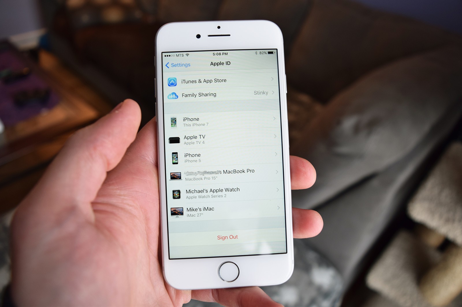 苹果被恶意锁id去苹果售后店,苹果登id被锁售后可以解决么