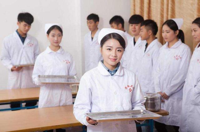 男生大专就业前景最好的专业,什么专业好就业适合男生大专