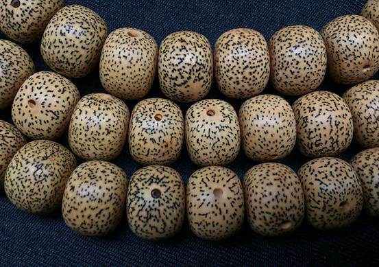 星月菩提子最好的鉴别方法,菩提星月盘出来值钱吗