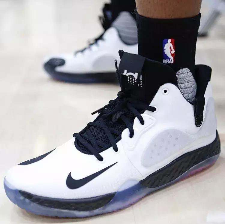 杜兰特太阳首秀上脚球鞋,nba2019总决赛g5杜兰特上脚球鞋