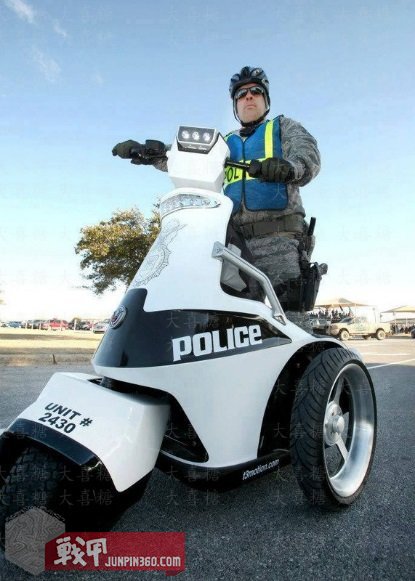 空军宪兵第四部分：安全部队制服配饰中的特色元素