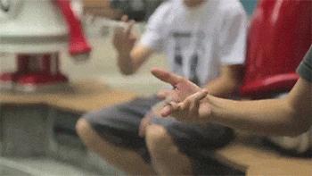 空中一字马搞笑图,一个突如其来的一字马