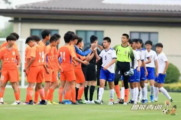 有钱人玩的足球,有钱人才玩的球