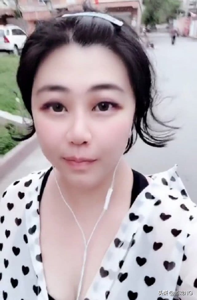 斗鱼第一抗压女主播，不慎露脸吓退土豪？弹幕狂刷“守护奶奶”