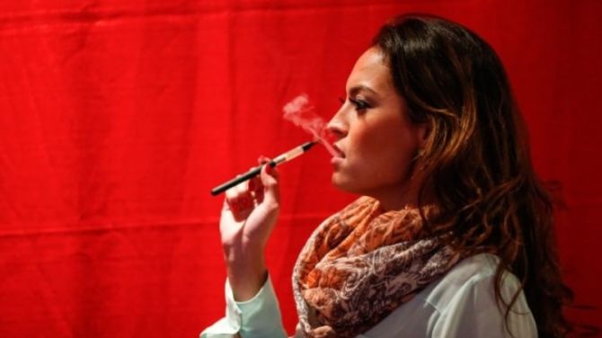 华人注意！加拿大今天将开始卖*麻大***子烟电**！嗨上加嗨，有致命危害